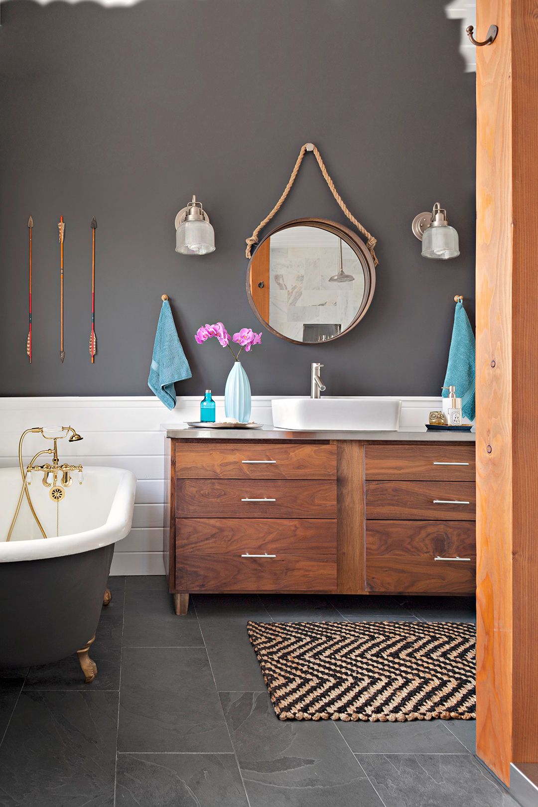 Small bathroom accent wall may present design challenges, they also offer an opportunity to get creative and make a bold statement with an accent wall.